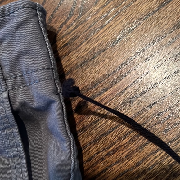 Gray cargo shorts - Picture 3 of 4